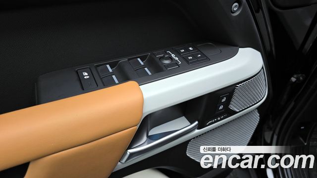 Land Rover Defender 130 D300 X-Dynamic HSE