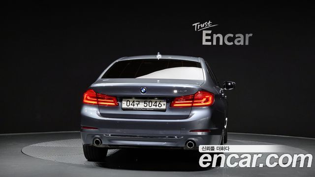 BMW 5-Series 520i Luxury