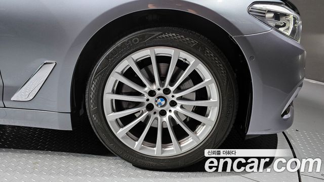 BMW 5-Series 520i Luxury
