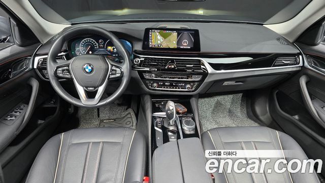 BMW 5-Series 520i Luxury