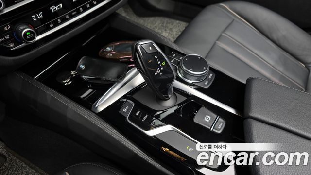 BMW 5-Series 520i Luxury