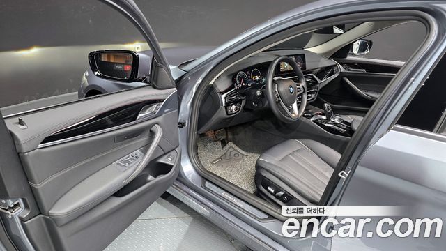 BMW 5-Series 520i Luxury