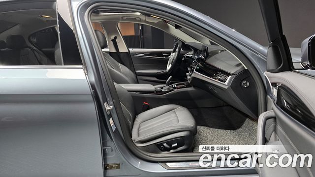 BMW 5-Series 520i Luxury