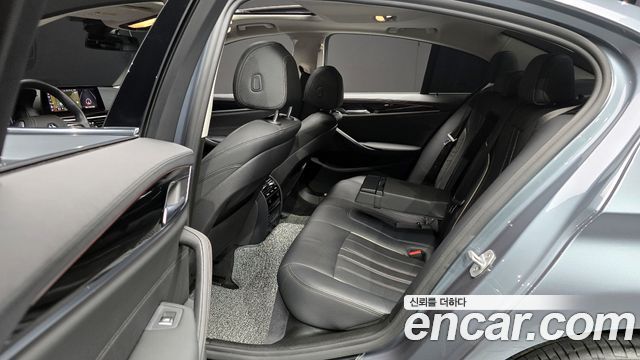 BMW 5-Series 520i Luxury