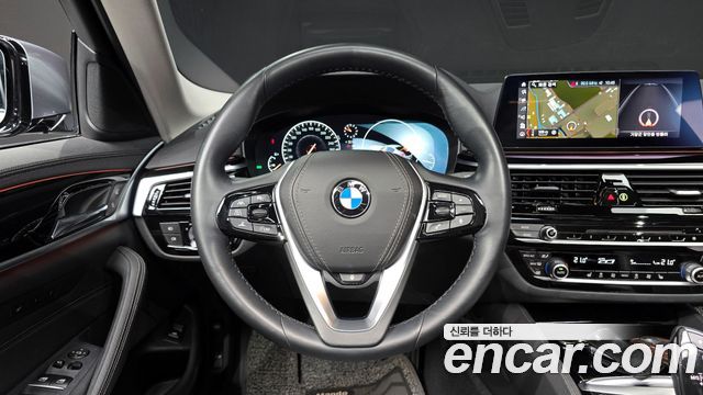 BMW 5-Series 520i Luxury