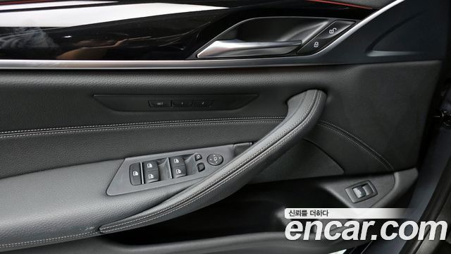 BMW 5-Series 520i Luxury