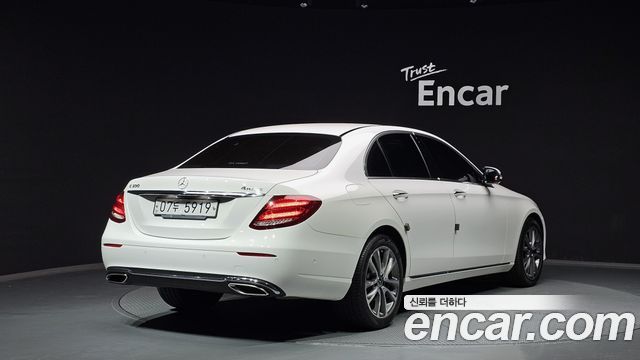 Mercedes-Benz E-Class E300 4MATIC Avnatgarde