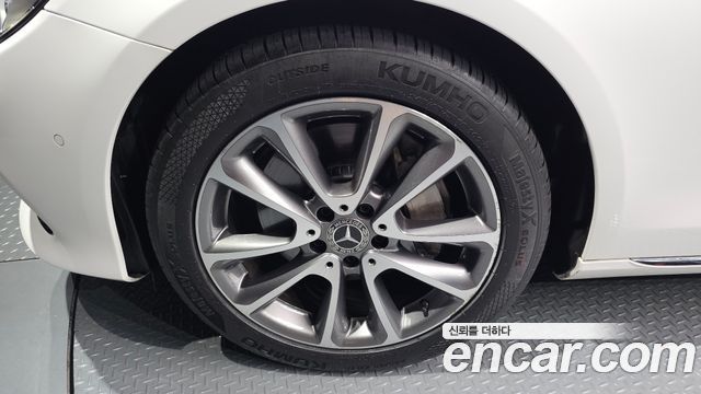 Mercedes-Benz E-Class E300 4MATIC Avnatgarde