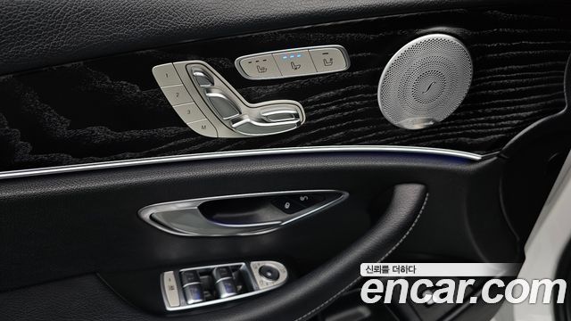 Mercedes-Benz E-Class E300 4MATIC Avnatgarde