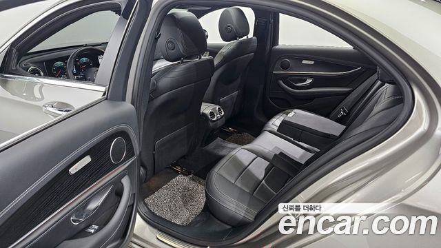 Mercedes-Benz E-Class E220d 4MATIC AMG Line