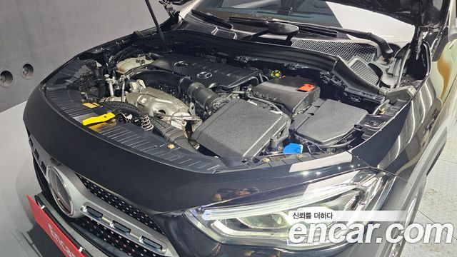 Mercedes-Benz GLA-Class GLA250 4MATIC