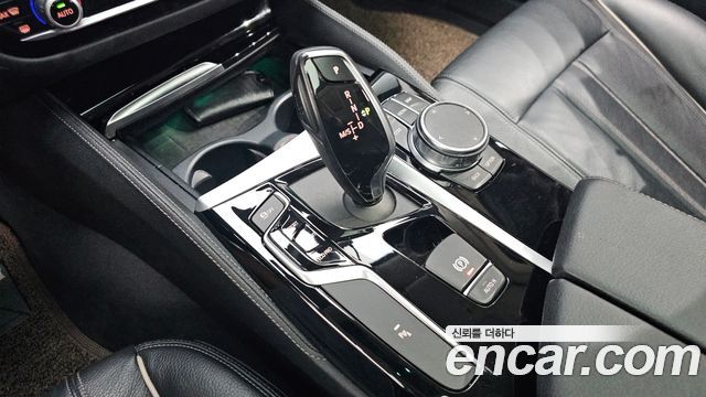 BMW 5-Series 520i Luxury