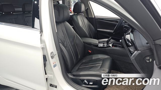 BMW 5-Series 520i Luxury