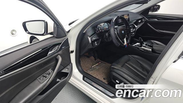 BMW 5-Series 520i Luxury