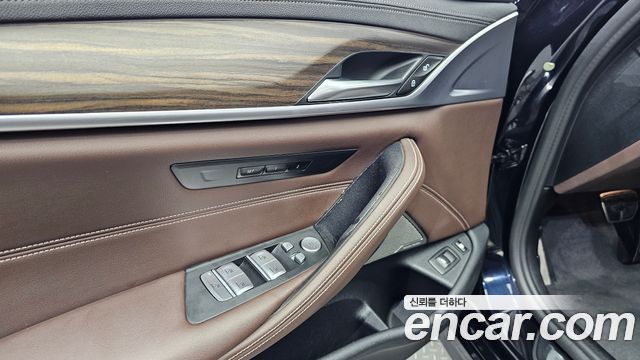 BMW 5-Series 530e M Sport