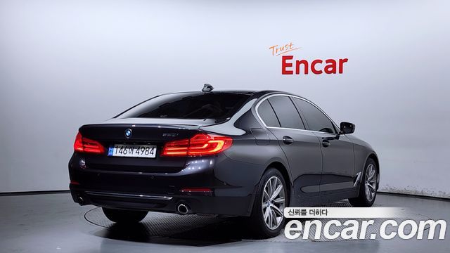 BMW 5-Series 520i Luxury