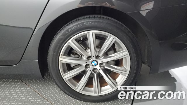 BMW 5-Series 520i Luxury