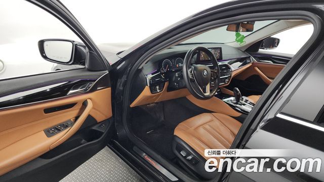 BMW 5-Series 520i Luxury