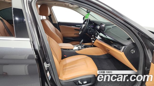 BMW 5-Series 520i Luxury