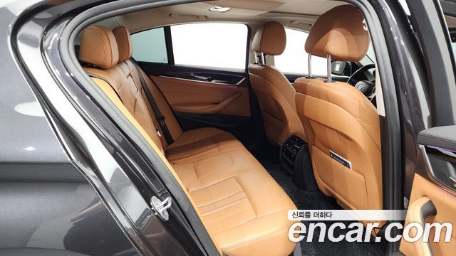 BMW 5-Series 520i Luxury