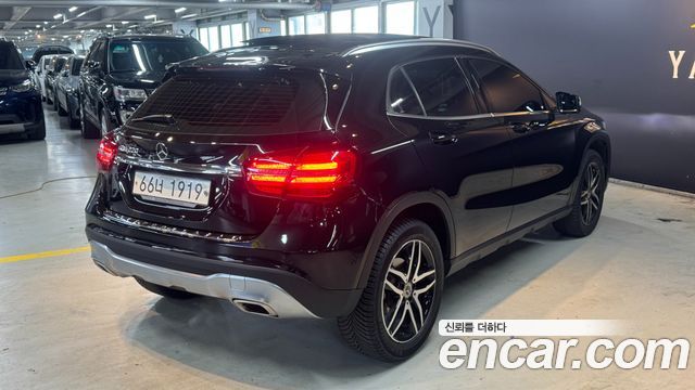 Mercedes-Benz GLA-Class GLA220 Premium
