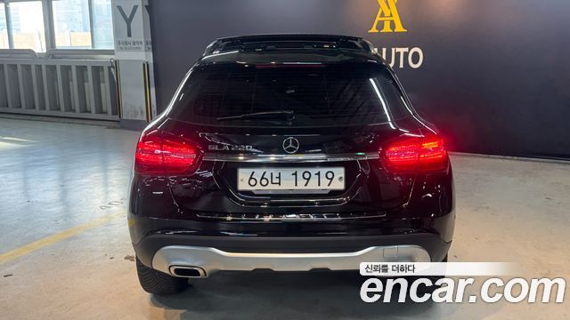 Mercedes-Benz GLA-Class GLA220 Premium