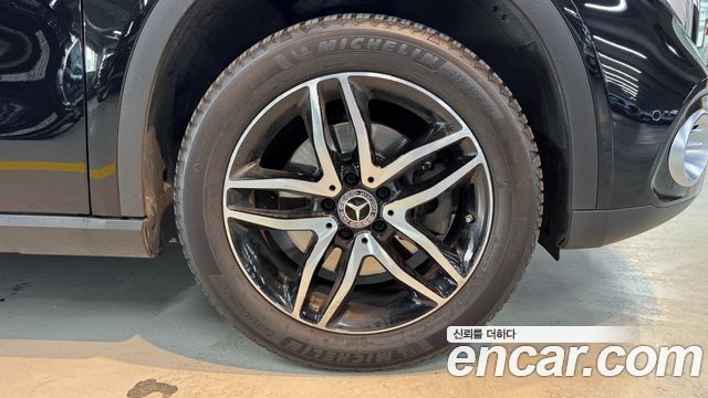 Mercedes-Benz GLA-Class GLA220 Premium