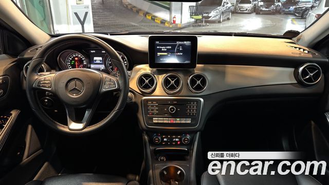 Mercedes-Benz GLA-Class GLA220 Premium