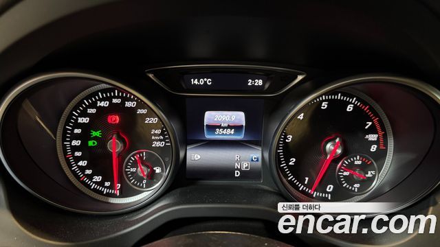 Mercedes-Benz GLA-Class GLA220 Premium