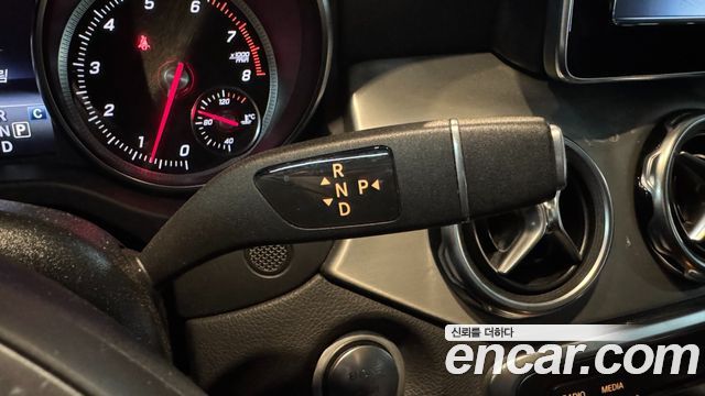 Mercedes-Benz GLA-Class GLA220 Premium