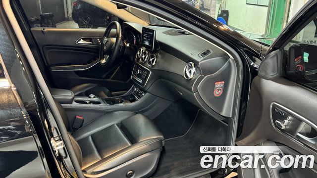 Mercedes-Benz GLA-Class GLA220 Premium