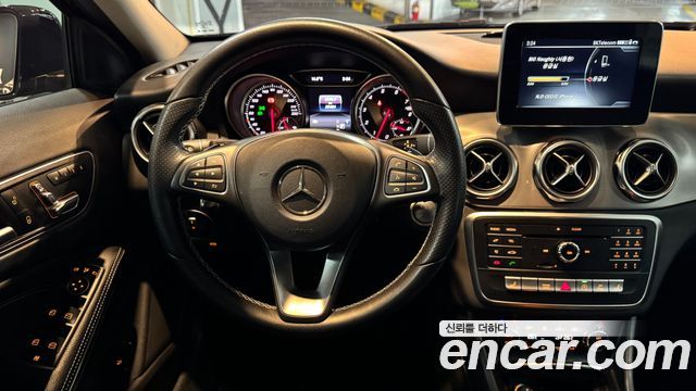 Mercedes-Benz GLA-Class GLA220 Premium