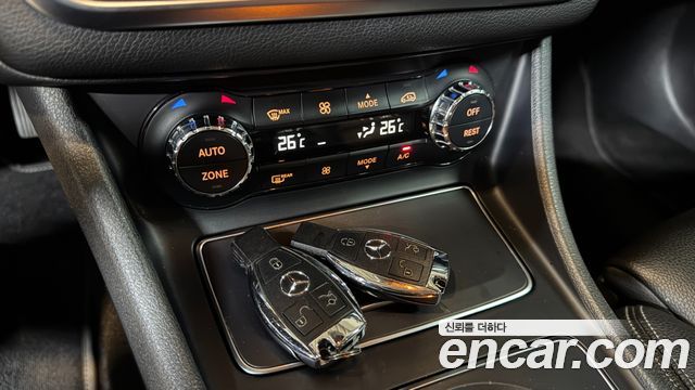 Mercedes-Benz GLA-Class GLA220 Premium