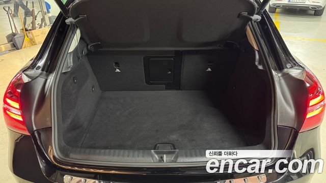 Mercedes-Benz GLA-Class GLA220 Premium