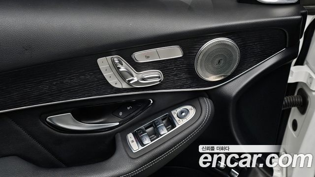 Mercedes-Benz GLC-Class GLC300e 4MATIC Coupe