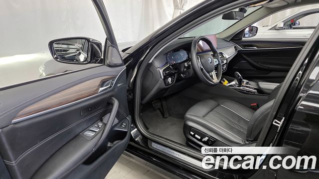 BMW 5-Series 530i Luxury