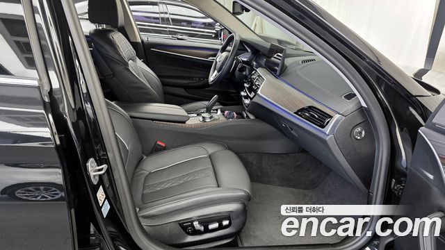 BMW 5-Series 530i Luxury