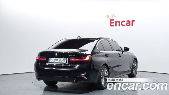 BMW 3-Series 320i Luxury