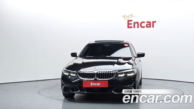 BMW 3-Series 320i Luxury