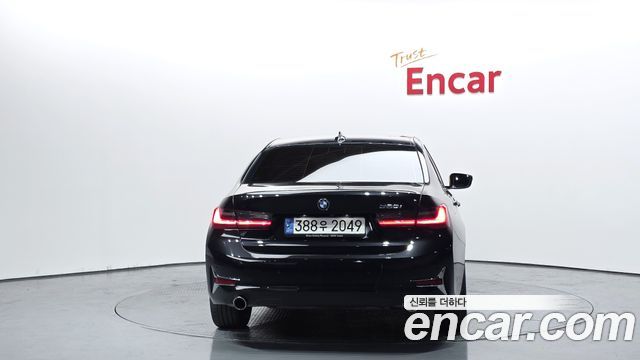 BMW 3-Series 320i Luxury