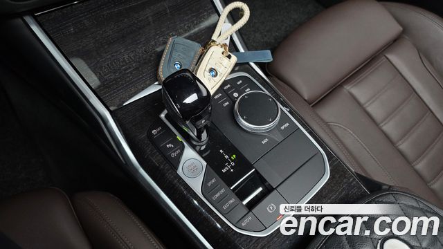 BMW 3-Series 320i Luxury