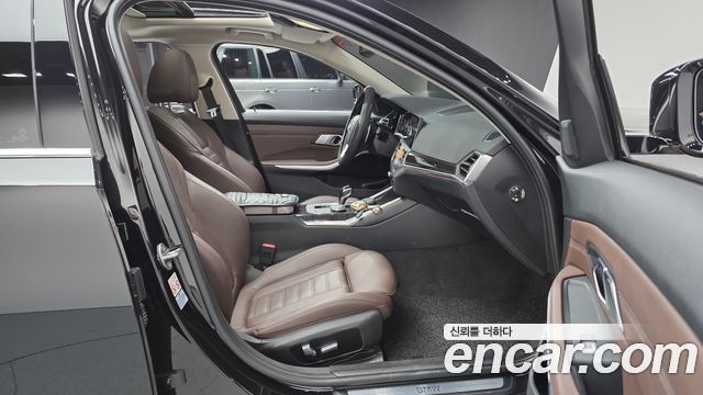 BMW 3-Series 320i Luxury