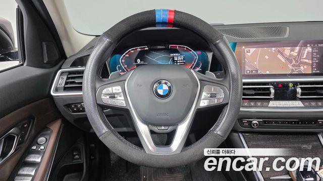 BMW 3-Series 320i Luxury