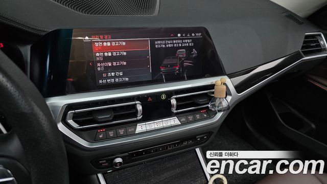 BMW 3-Series 320i Luxury