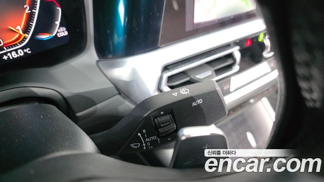 BMW 3-Series 320i Luxury