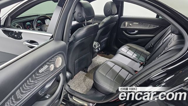 Mercedes-Benz E-Class E350 4MATIC AMG Line