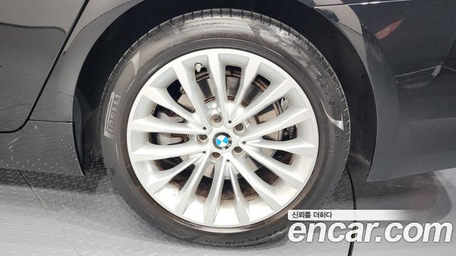 BMW 5-Series 530i Luxury