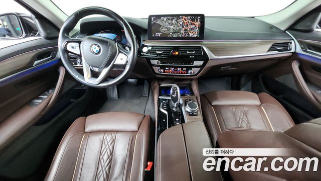 BMW 5-Series 530i Luxury