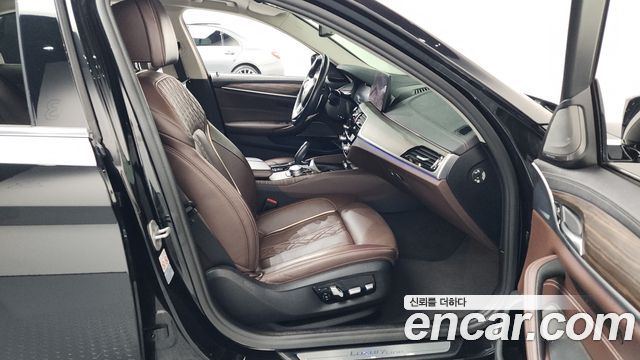 BMW 5-Series 530i Luxury