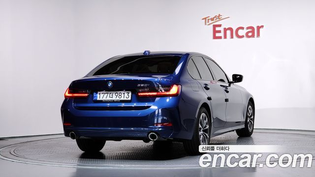 BMW 3-Series 320i